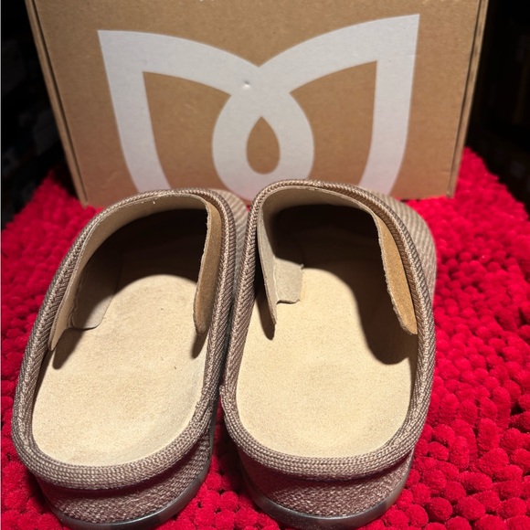 Rothy's ReVelvet Portobello Casual Clog - Picture 4 of 5